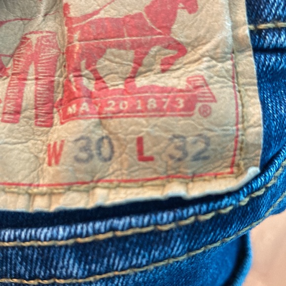 Men Levi jeans 30/32 they don’t say but are tight on ankle. - Picture 2 of 4